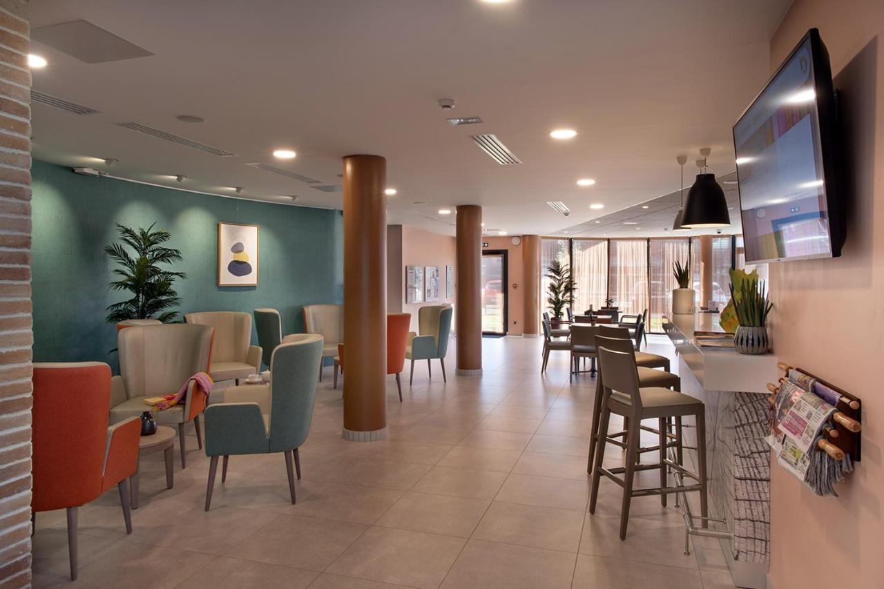 Domitys La Roze De Seine Aparthotel Saint-Aubin-les-Elbeuf Bagian luar foto